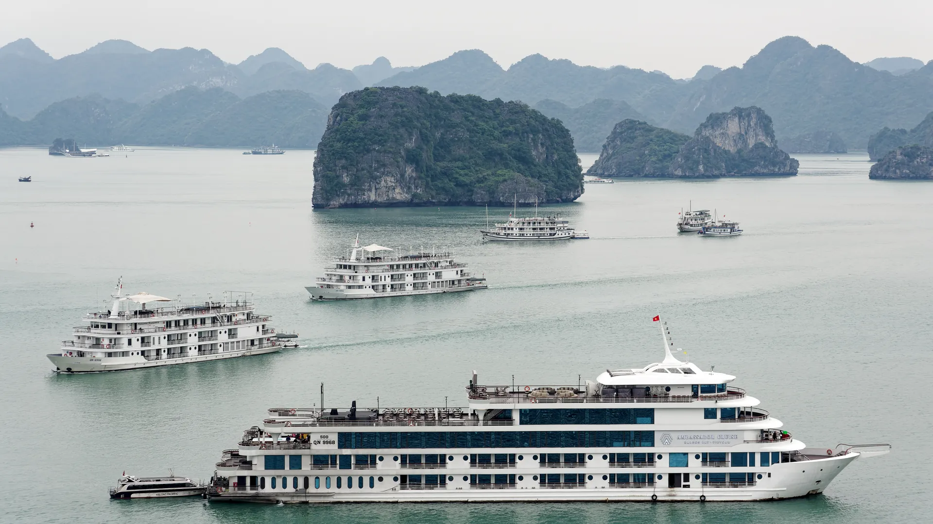 Ha Long Bay landscape